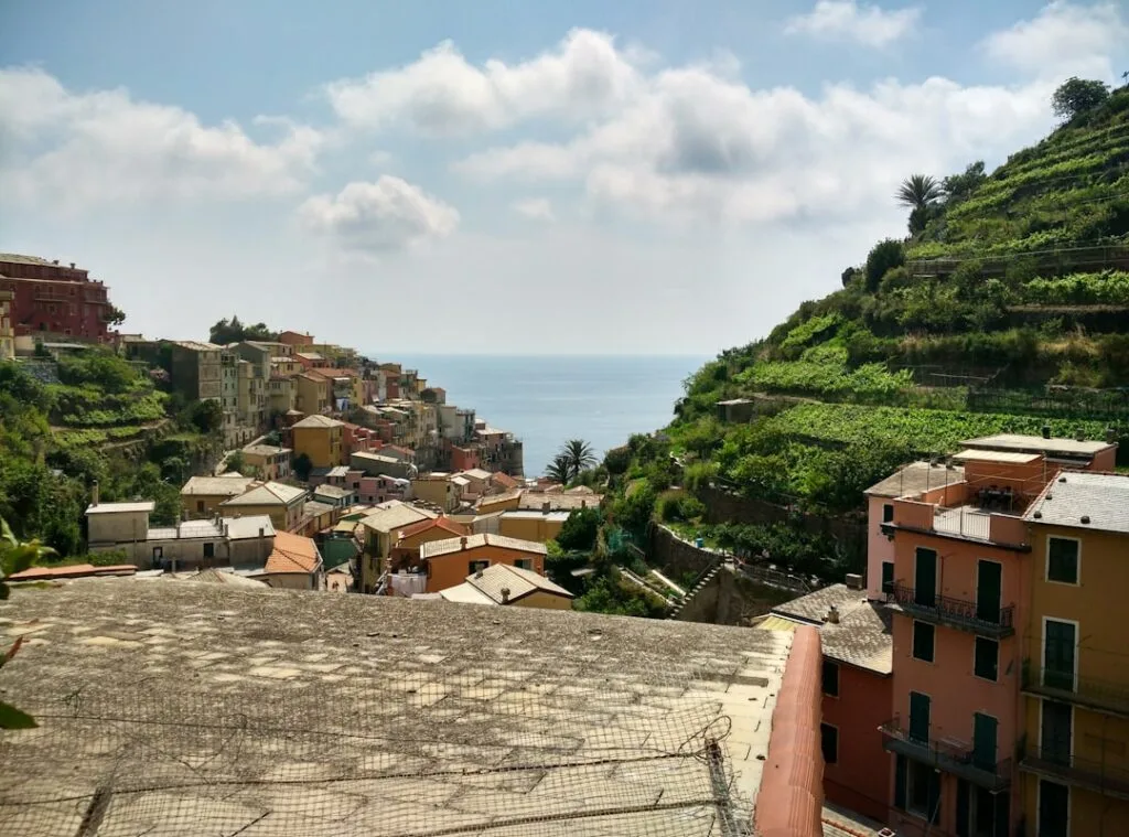 Toits et terrasses cultivées dominant la baie des Cinque Terre