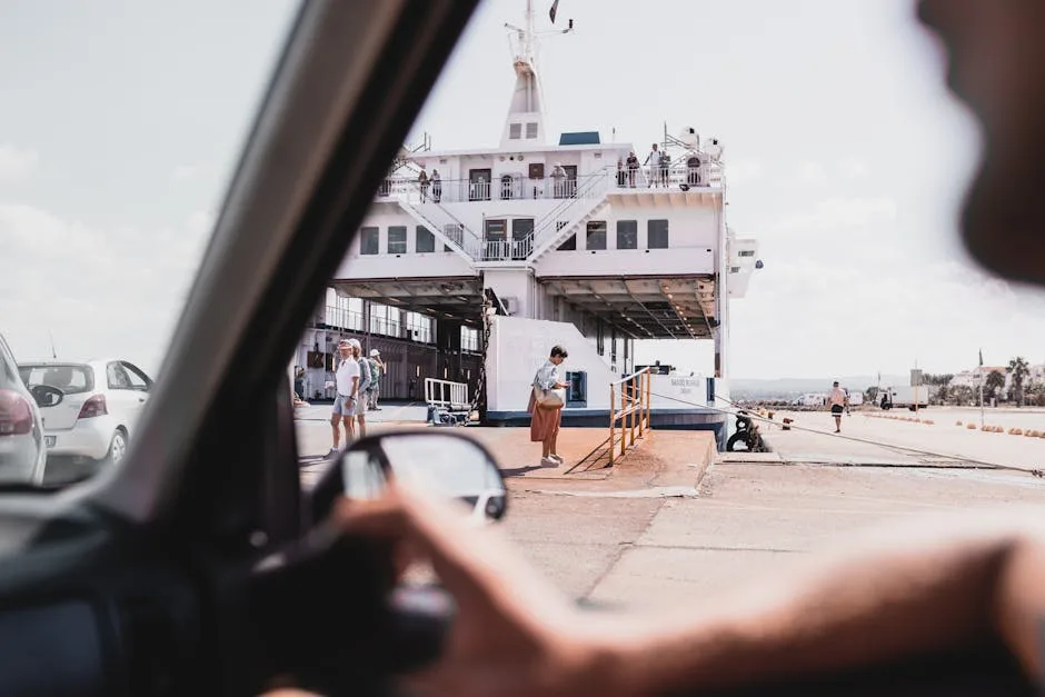 Uitzicht vanuit auto op veerboot naar Cinque Terre bij de kade