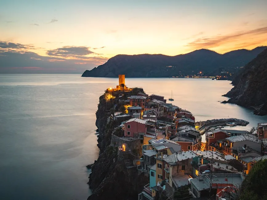 Vue panoramique d'un village de Cinque Terre à la tombée du jour