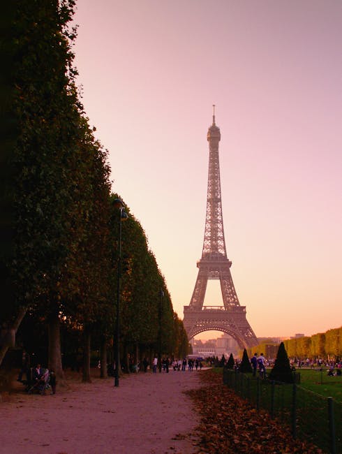 Wieża Eiffla o zmierzchu, Champ de Mars