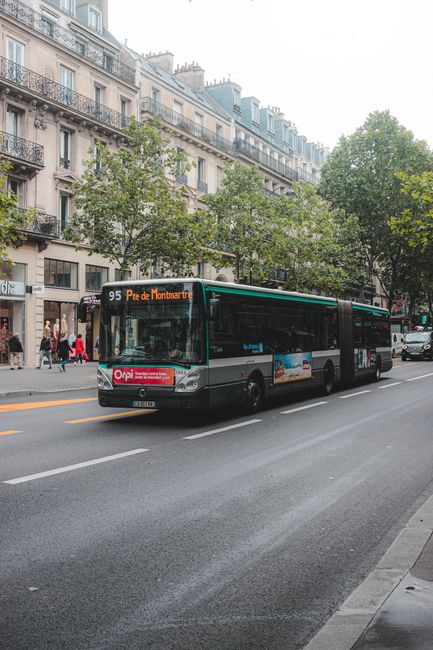 Buslinie 69 in Paris unterwegs