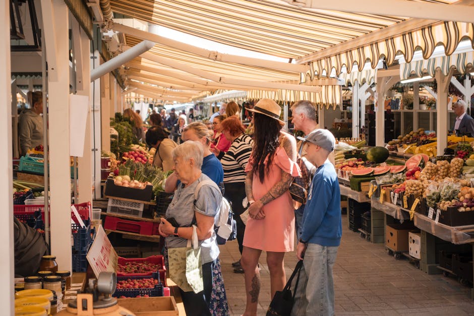 mercato Albert Cuyp affollato con banchi di cibo