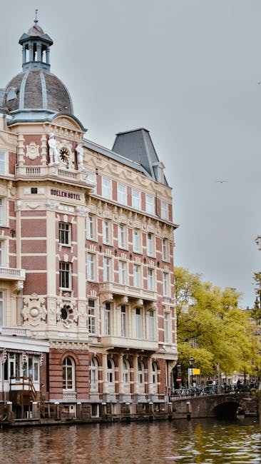 Binnenplaats en terras van Pulitzer Amsterdam aan de gracht