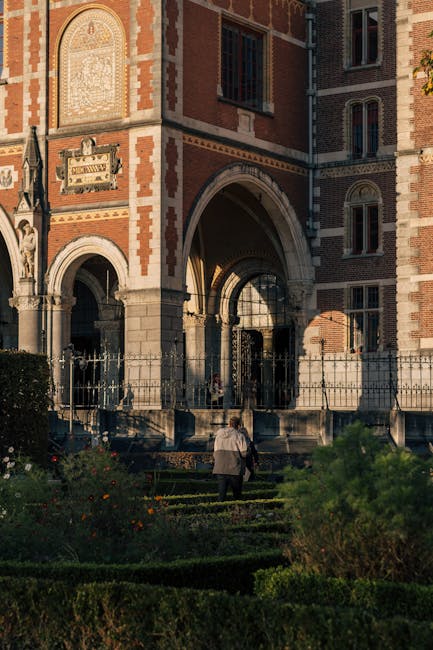 Rijksmuseum aan het Museumplein bij zonsopgang