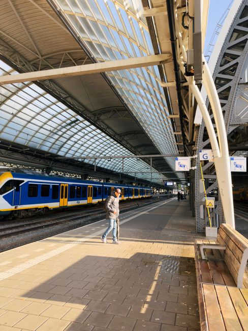 Train platform from Schiphol to Amsterdam Centraal