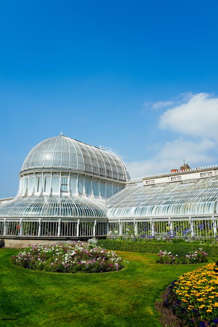 Myddelton House Gardens met Victoriaanse kas en bloemenperken
