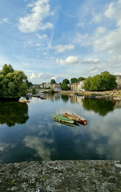 Rivierwandeling bij Richmond upon Thames met uitzicht op boten