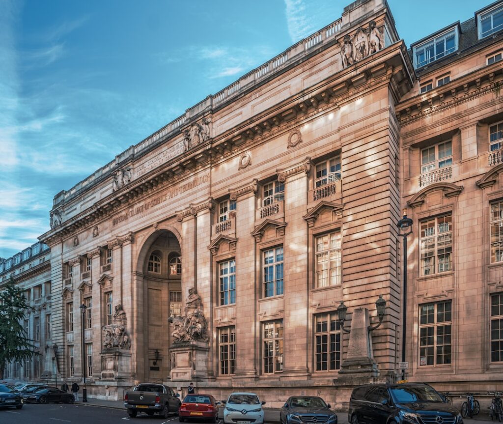 Ingresso del British Museum, Great Russell Street, con visitatori