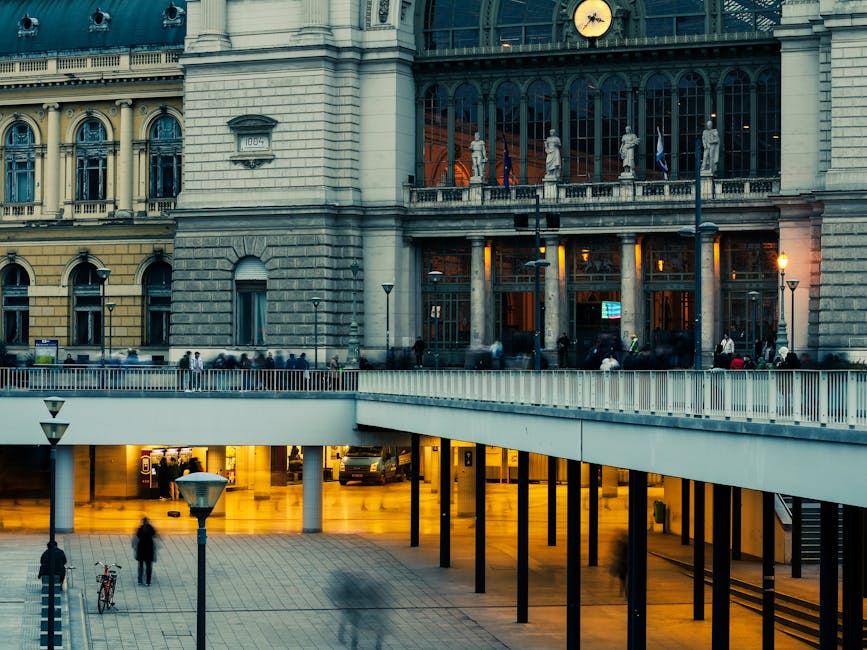 Taxi waiting at Keleti pályaudvar night entrance
