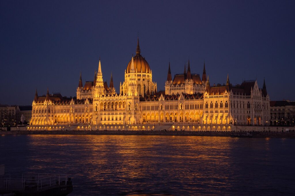Parlamentsgebäude Außenansicht am Fluss