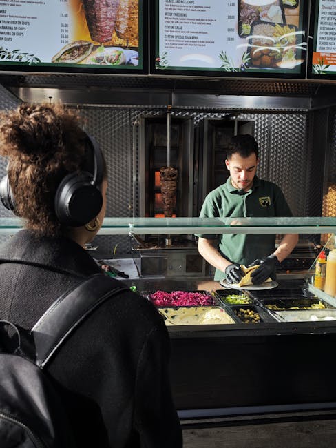 Stand von Mustafa’s mit langer Warteschlange