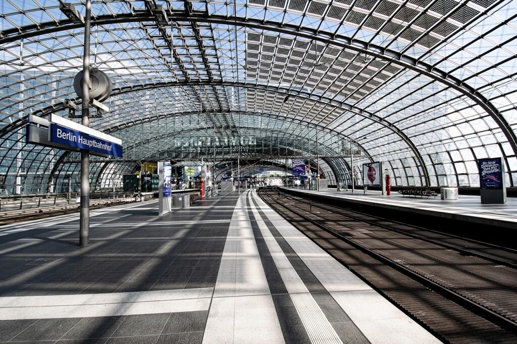 Illuminated U-Bahn platform at night with passengers