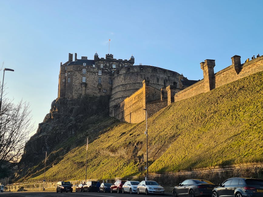 Edinburgh Castle bei Sonnenuntergang, Blick von der Royal Mile