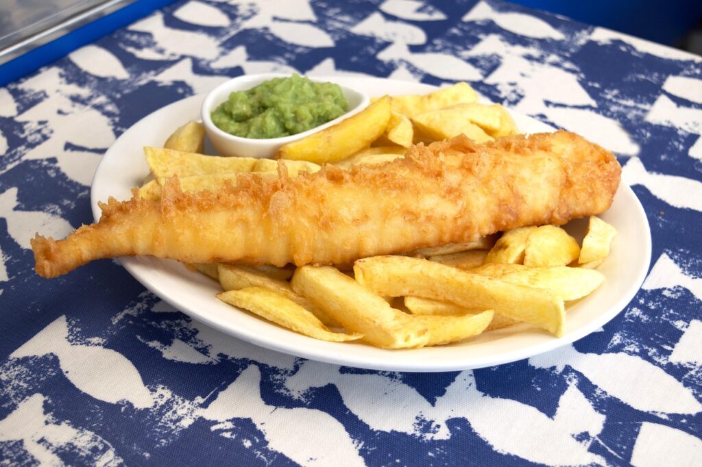 promenade in Portobello mit fish and chips zum mitnehmen