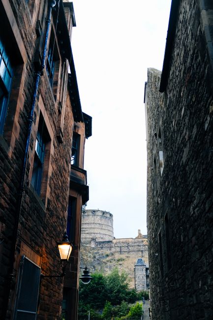 Foto der Altstadt von Edinburgh mit historischen Gebäuden