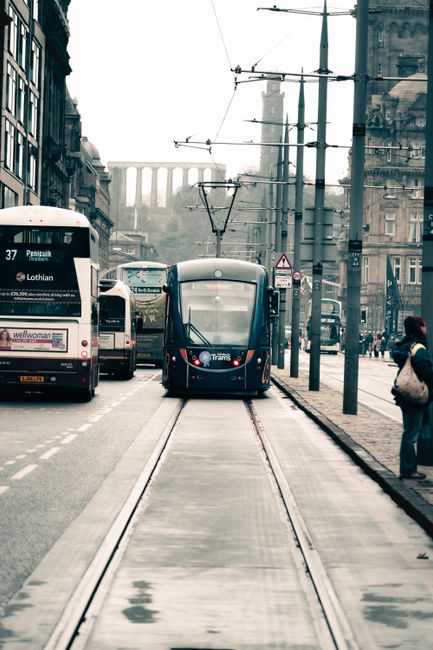 Tram bij York Place in de ochtend