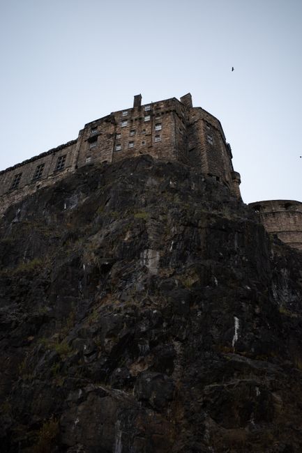 Blick auf Edinburgh Castle von der Stadt
