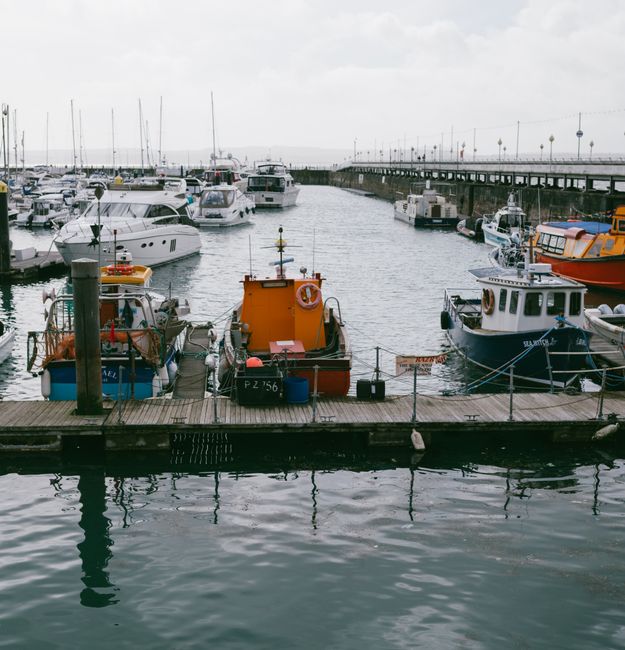 Fish and chips takeaway at Fisherrow Harbour with harbour boats