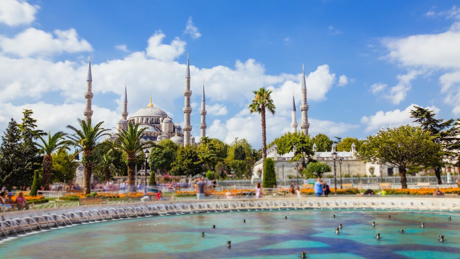 Blue Mosque exterior with tourists near Sultanahmet