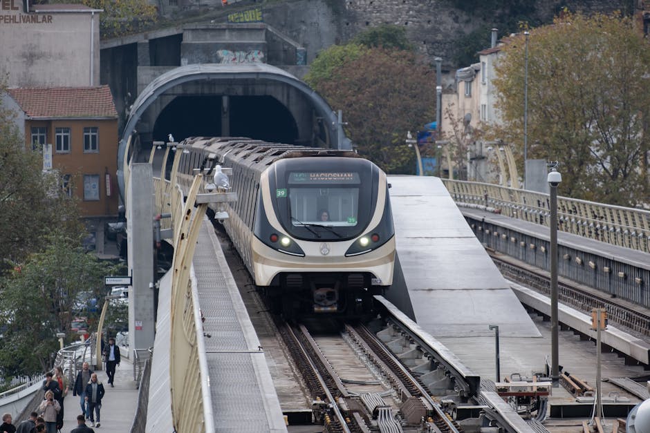 Pociąg Marmaray wjeżdżający do tunelu pod Bosforem