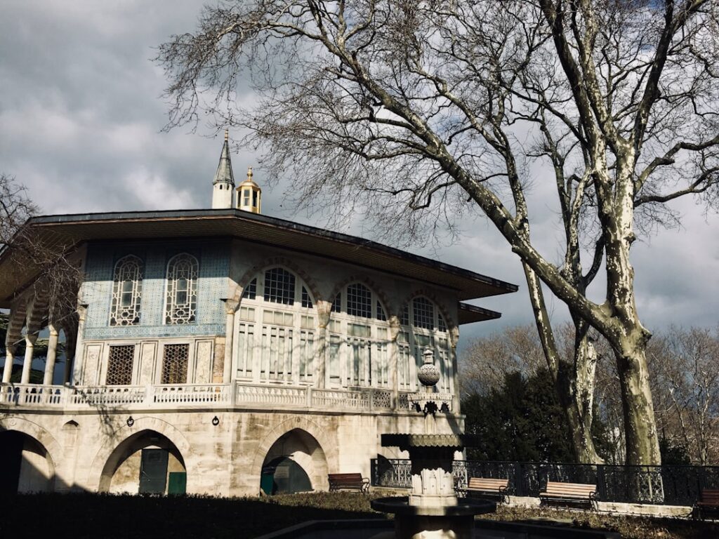 Topkapi Palast von außen an einem sonnigen Frühlingstag, Cankurtaran, Istanbul