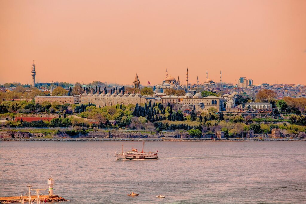 Dziedziniec Pałacu Topkapi z ornamentami