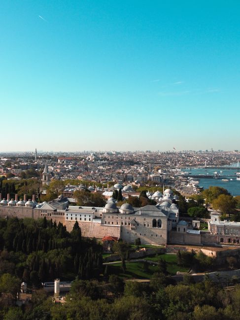 Panorama Pałacu Topkapi z widokiem na Bosfor