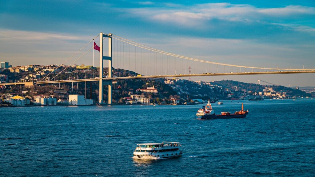 Balık-ekmek am Bosporus bei Sonnenuntergang