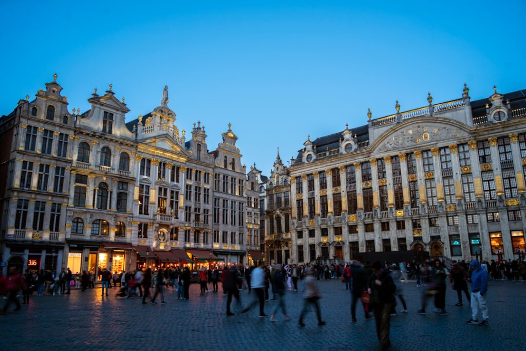 Grand-Place o zachodzie słońca, złote fasady