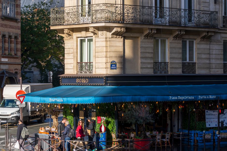 Rue des Bouchers terraces in the evening