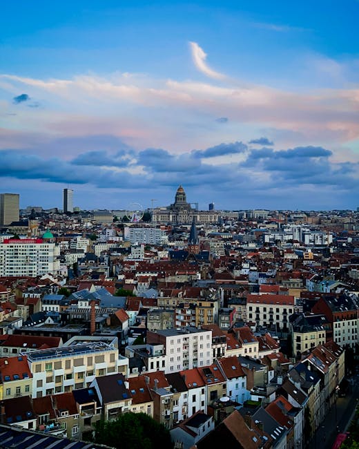 Brüsseler Skyline mit EU‑Institutionen bei Abendbeleuchtung