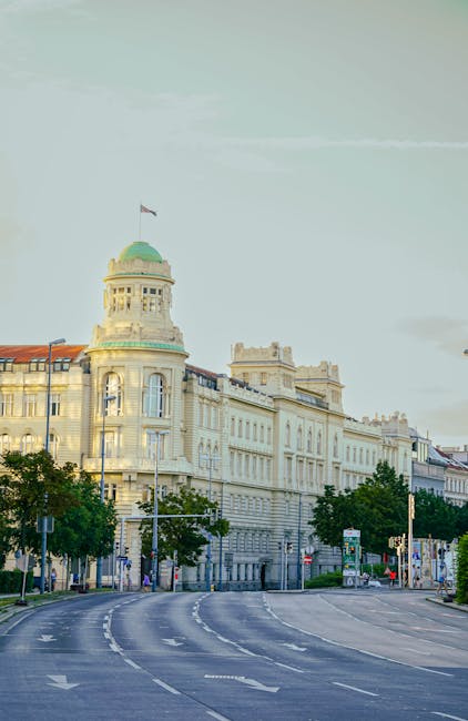 Regierungsgebäude Boulevard du Roi Albert II, belebte Straßenszene