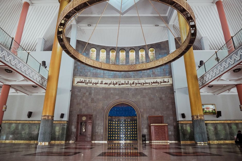 Gebetshalle der Großen Moschee von Brüssel im Kulturzentrum