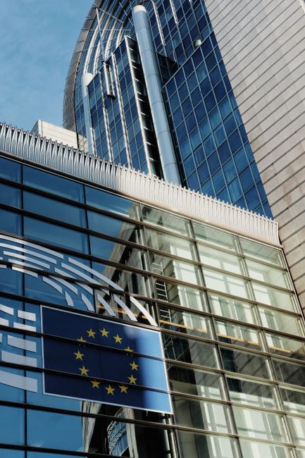 Moderner Gebäudekomplex im Europaviertel, Schuman-Platz