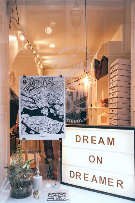 Designwinkel in Dansaertstraat, interieur van een hedendaagse winkel