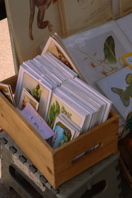 Vlooienmarkt op Vossenplein in de Marollen, ochtendkraampjes