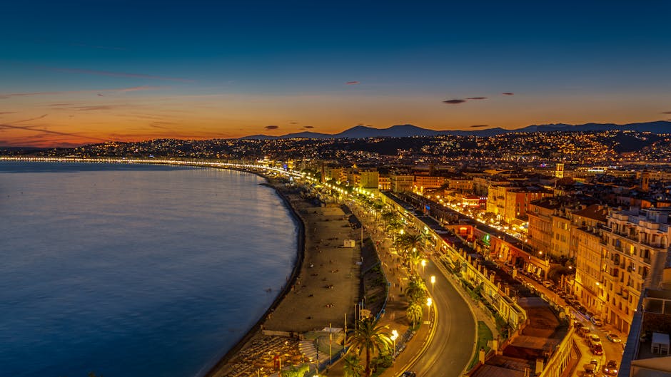 Promenade des Anglais bij nacht met verlichting
