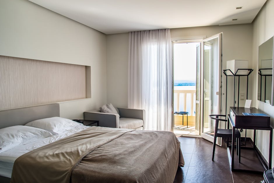 Calm hotel room with courtyard view in Nice