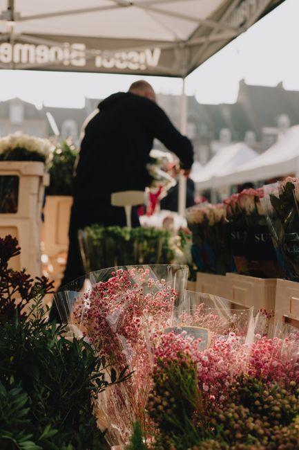 Mercato fiorito di Cours Saleya nelle prime ore del mattino
