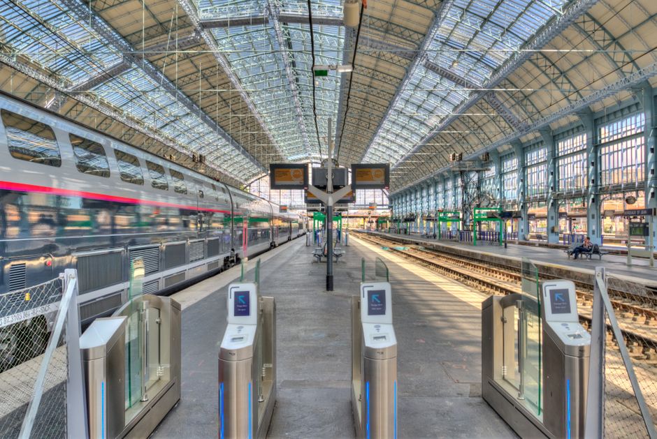 Stazione Nice-Ville con accesso e ascensori per persone con mobilità ridotta