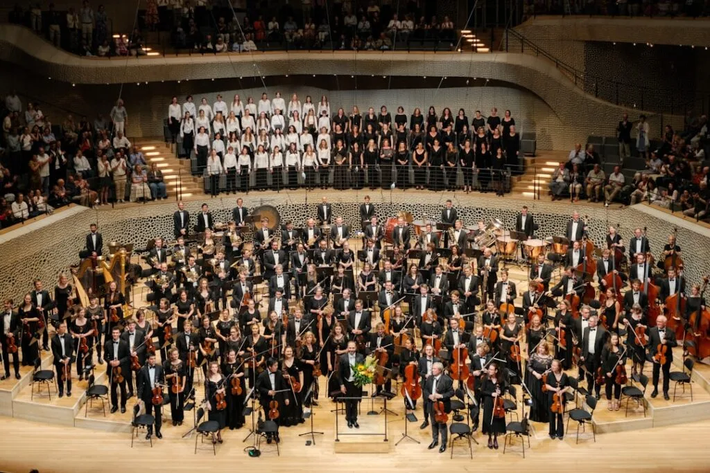 Teatro Verdi wieczorem podczas koncertu, idealne miejsce na randkę