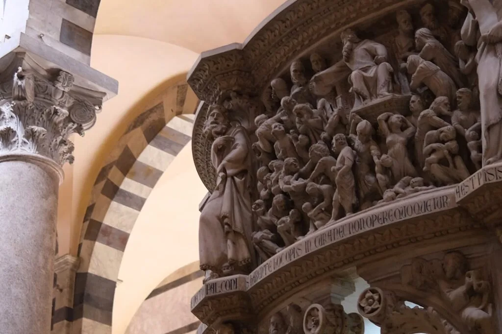 Detal krętych schodów w Museo dell'Opera