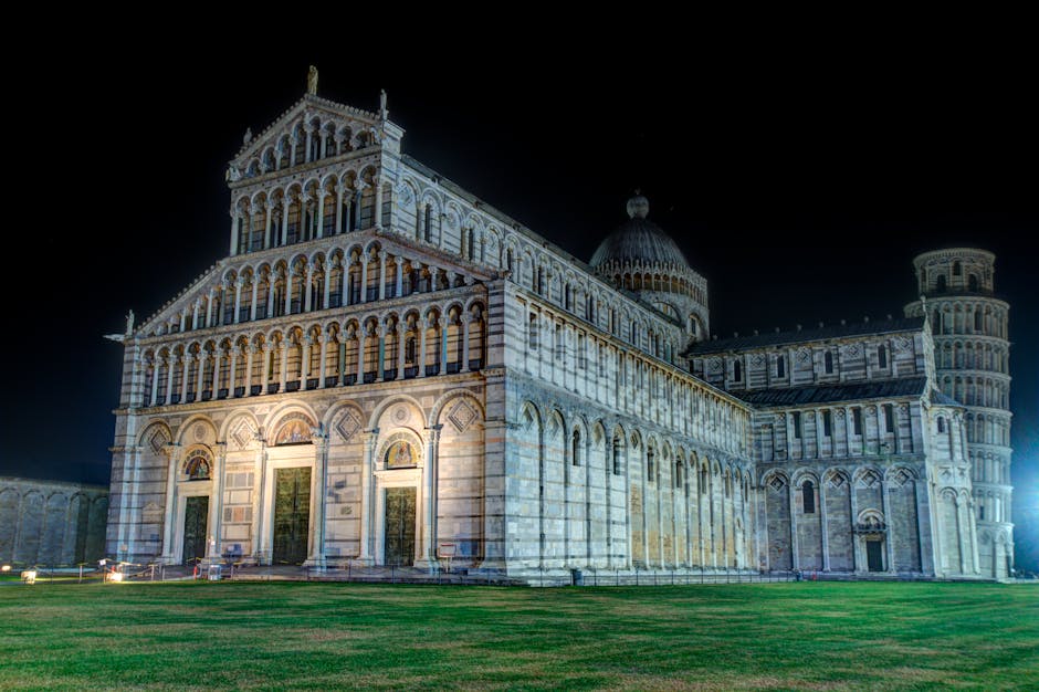 Katedra w Piazza dei Miracoli z Krzywą Wieżą w Pizie