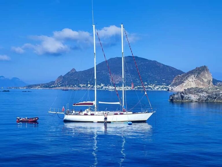 Croisière côtière avec apéritif et baignade