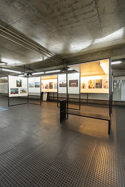 Kleine Untergeschoss-Galerie mit zeitgenössischer Ausstellung in Wien