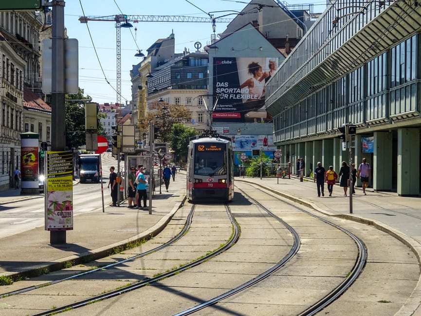 Tram sulla Ringstrasse in estate
