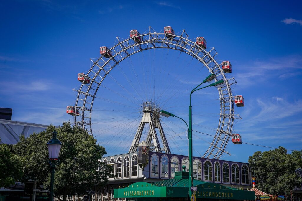 Wiener Riesenrad bij zonsondergang in de Prater, Wenen