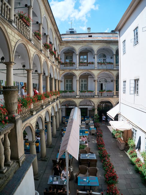 Cortile del MuseumsQuartier con posti a sedere all'aperto