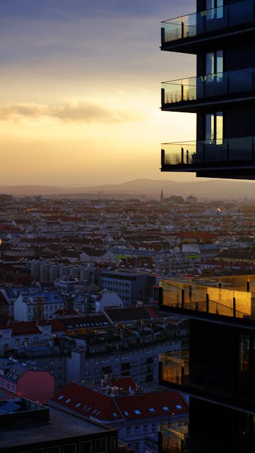 Tramonto sulla skyline di Vienna con i tetti della città