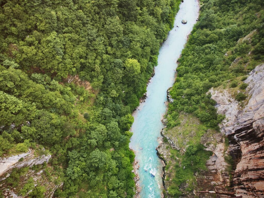 Veduta aerea delle Gorges du Verdon e del fiume turchese